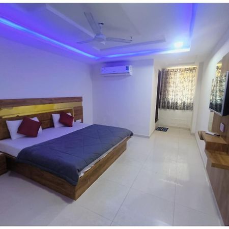 Hotel Paradise, Naroda Αχμπανταμπάντ Εξωτερικό φωτογραφία